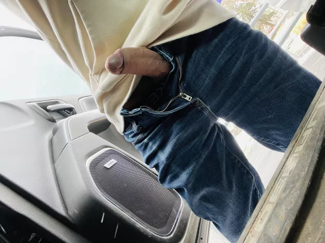 It’s a little cold out but whatever lol 🍆