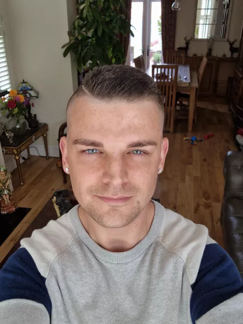 It's amazing that a haircut can make you go from a 4 to 6/10😇