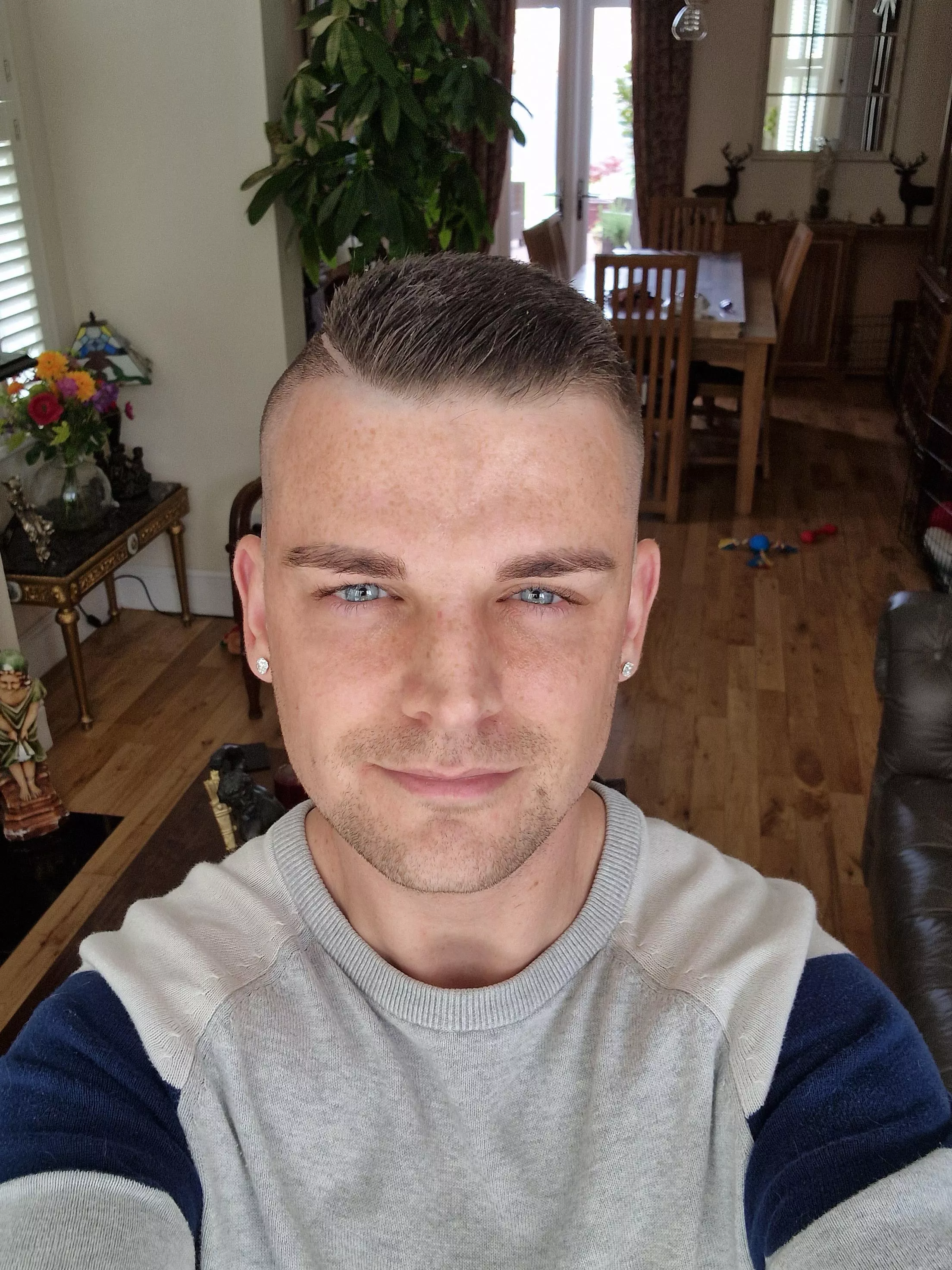 It's amazing that a haircut can make you go from a 4 to 6/10😇