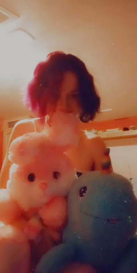 its been a long big girl day for almost friday🥺🥴😪 But i has my best snuggies my binkie and spooky shows 💗😽💗😻so its a cozy kitten success💋😽❤