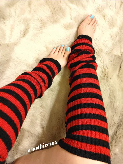 it's Friday the 13th! no nightmares on this Elm Street 😉 #feet #asianfeet #thicklegs #leggings