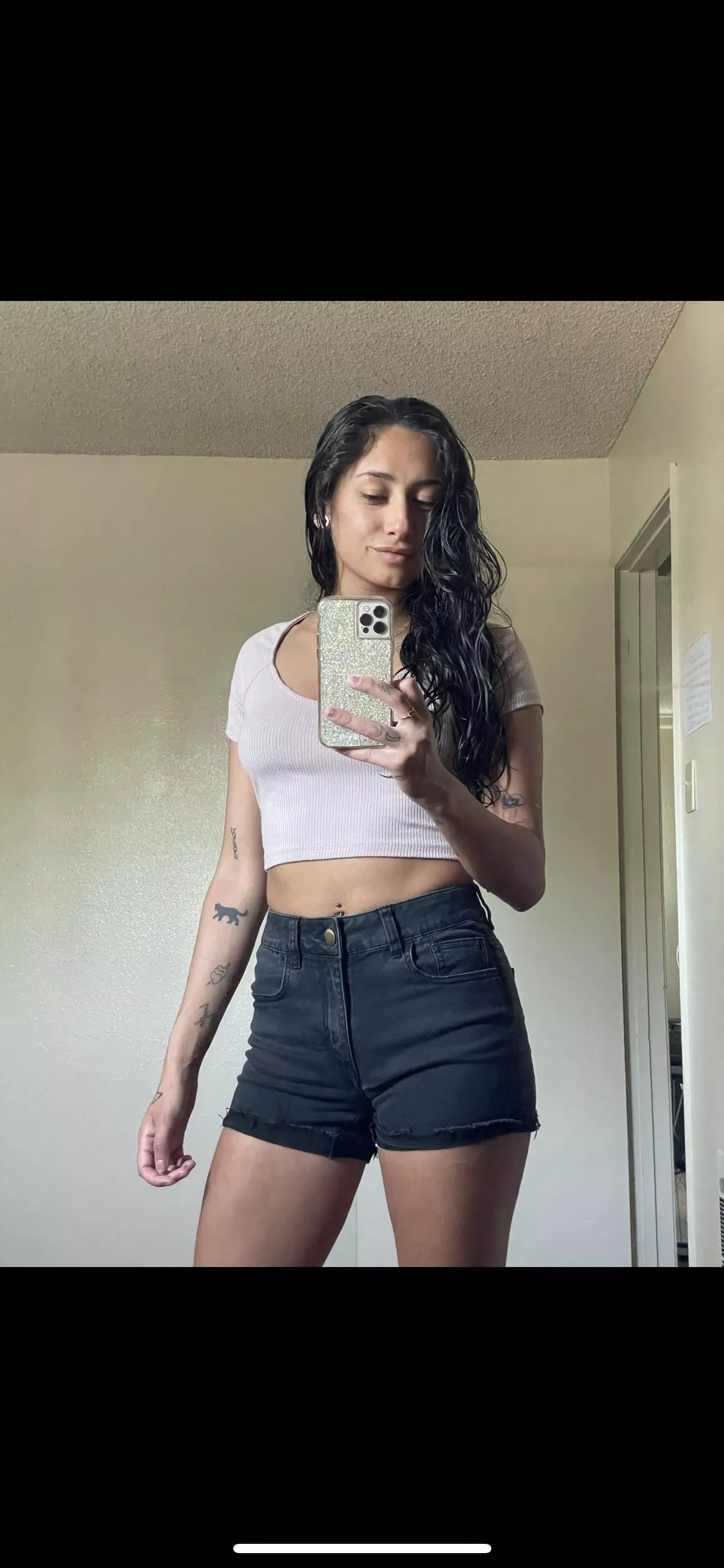 it’s getting hotter out which means crop top season 😈