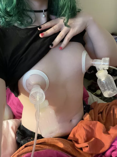 It’s hard helping up with this pumping schedule 😖 like this and give me some encouragement to keep going