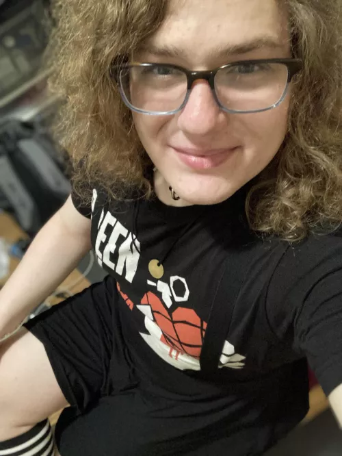 It’s humid and my hair is a mess, but I’m loving how I look :3