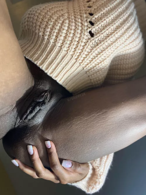 It’s nighttime but I wanted to show off my pussy