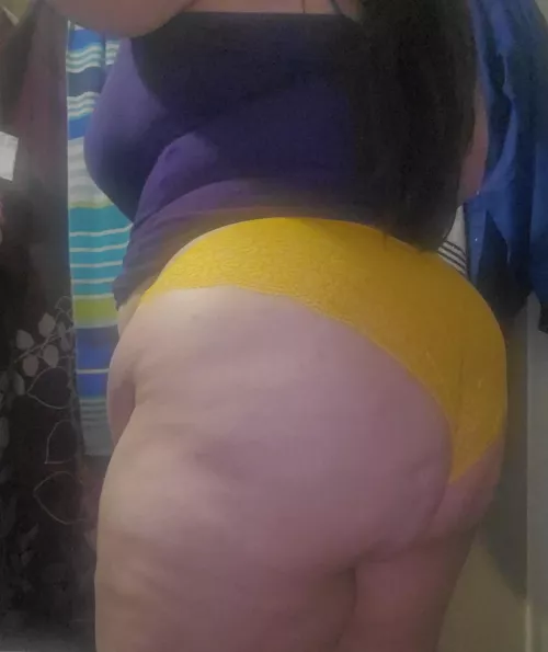 it's officially panty season in az, 98° today 😭 bright yellow is a fitting color though 🌞