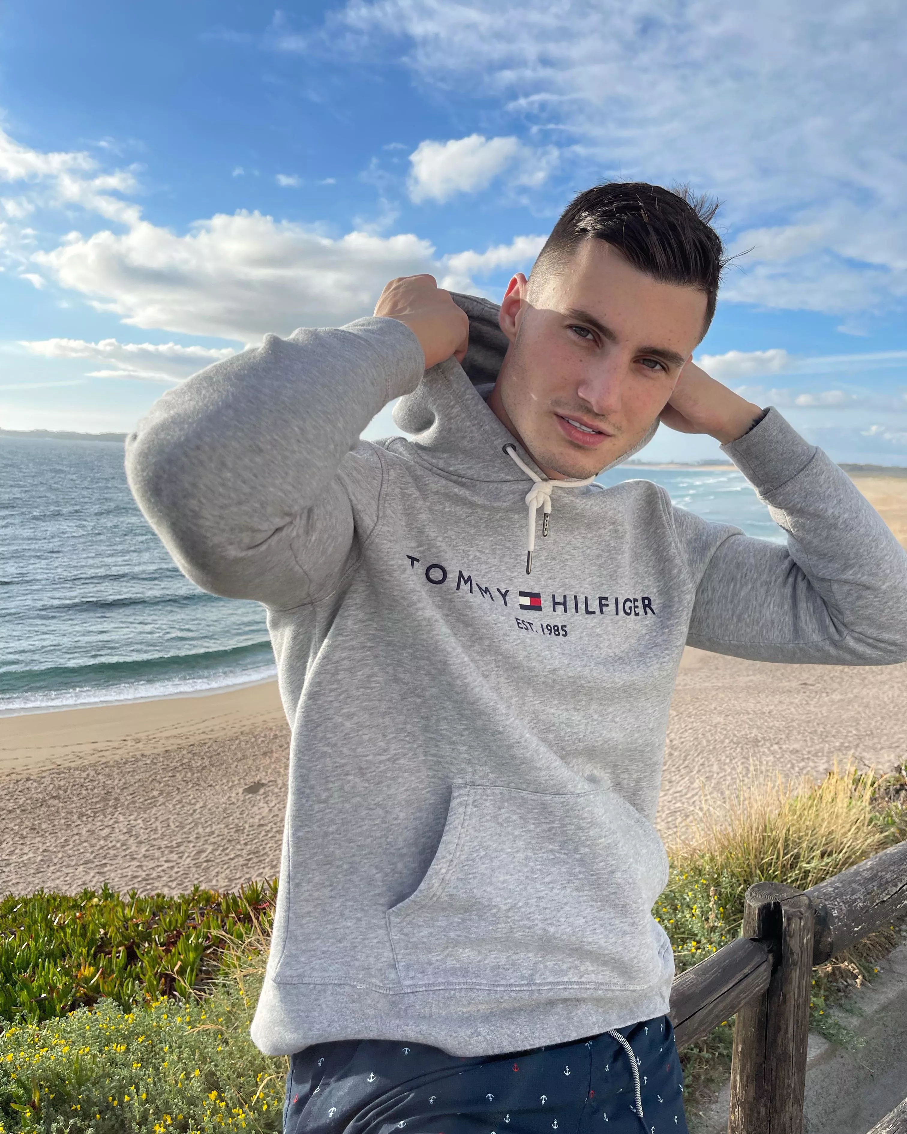 It’s so good to just take a walk and listen some podcasts or a book near the ocean 🌊 send you this vibes ❤️