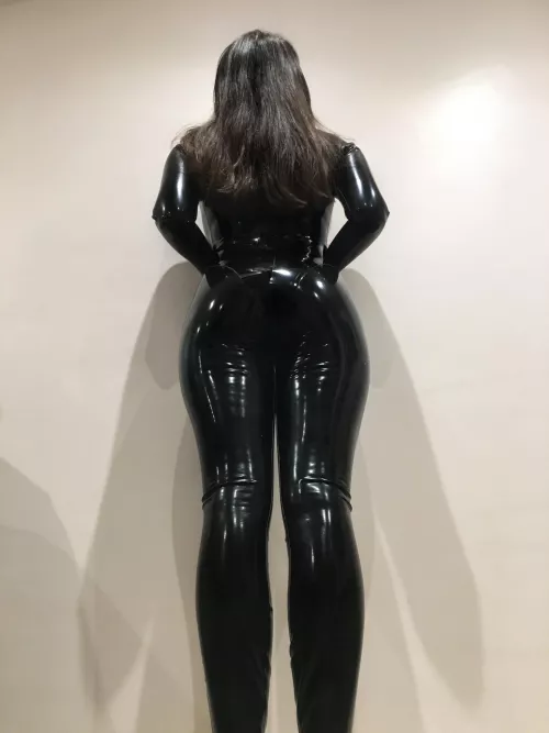 Its ti e for your ass worship..