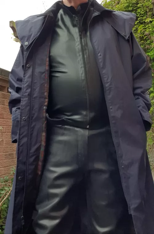 It's wet today, so long mac required. Plus an extra waterproof layer.