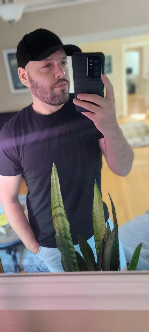 I've been playing Fallout 76 all day on PC. Anyone play?