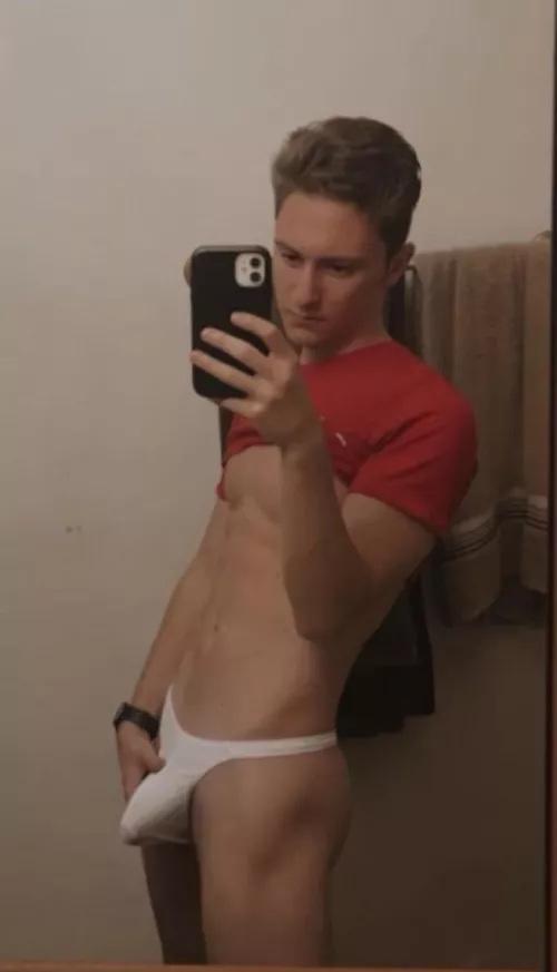 I’ve been so horny all day. Anyone willing to help me out? 😈