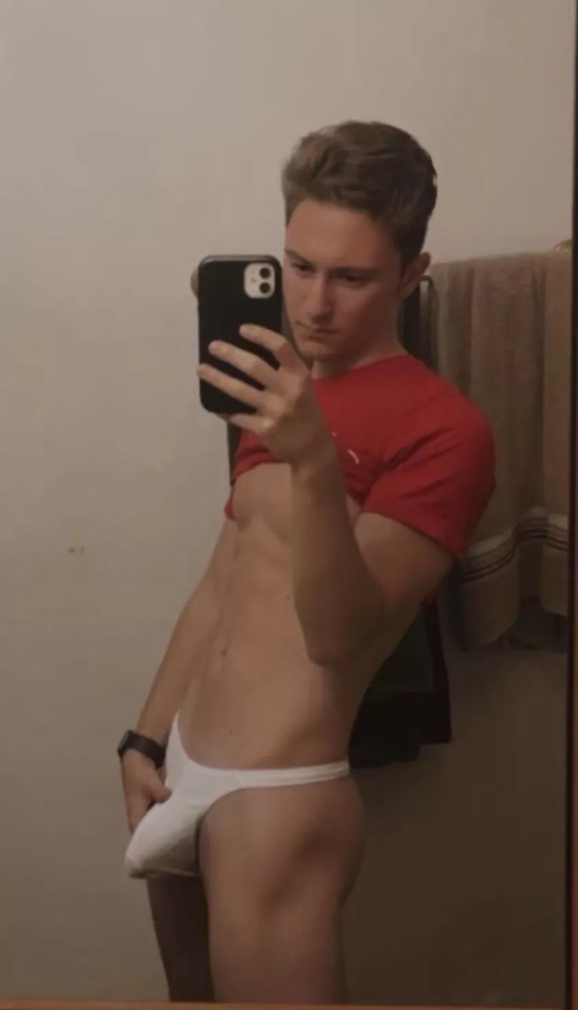 I’ve been so horny all day. Anyone willing to help me out? 😈