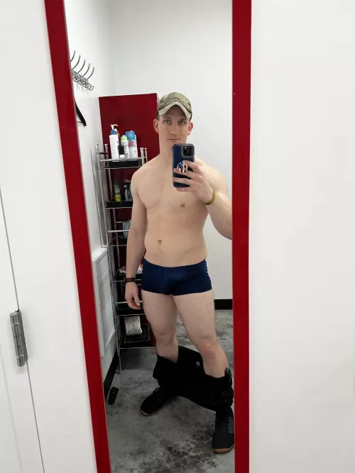 I’ve been super happy with my physique recently 😉 (M)