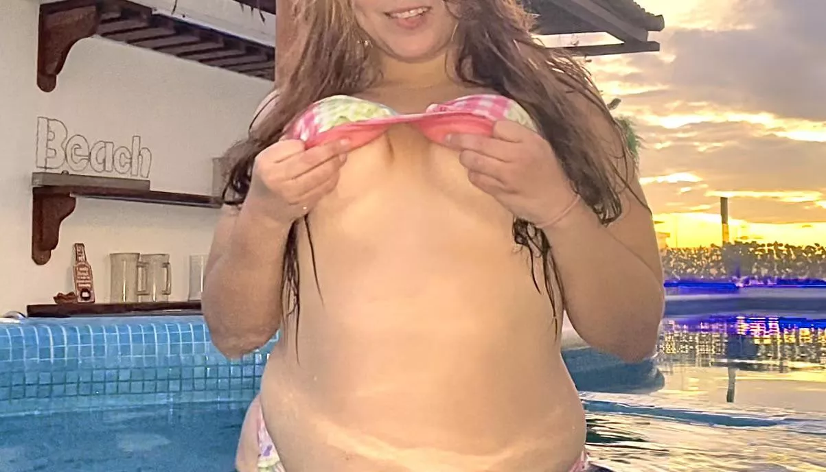 Jacuzzis make me happy! 😁