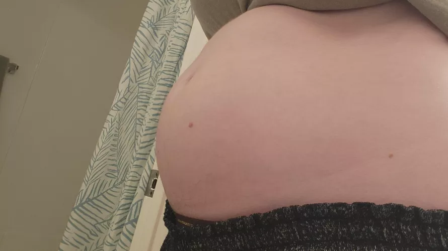 Jeez, I've gotten really fat very quickly 😅🤰🏻