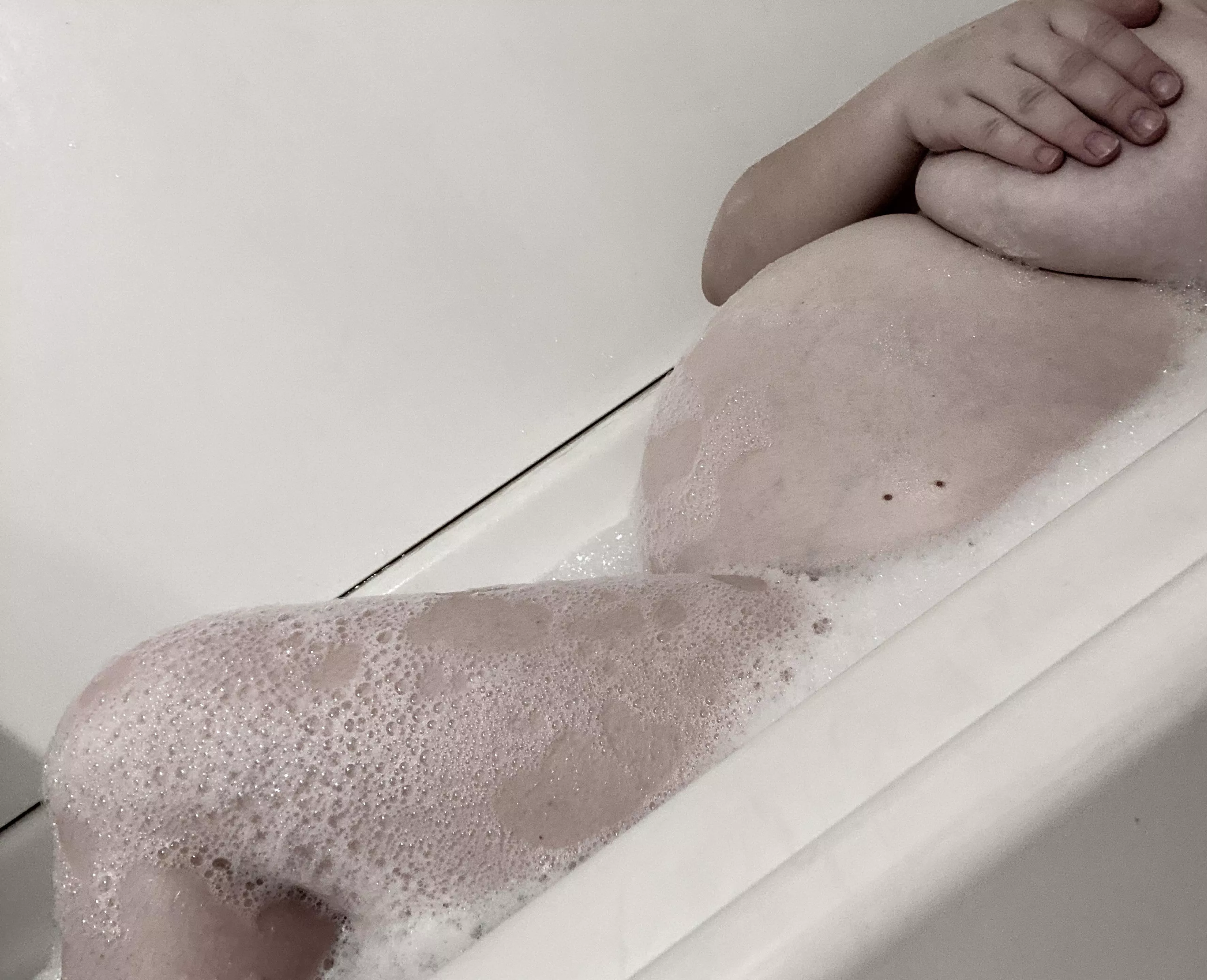 Join me for bath time fun 😜💦