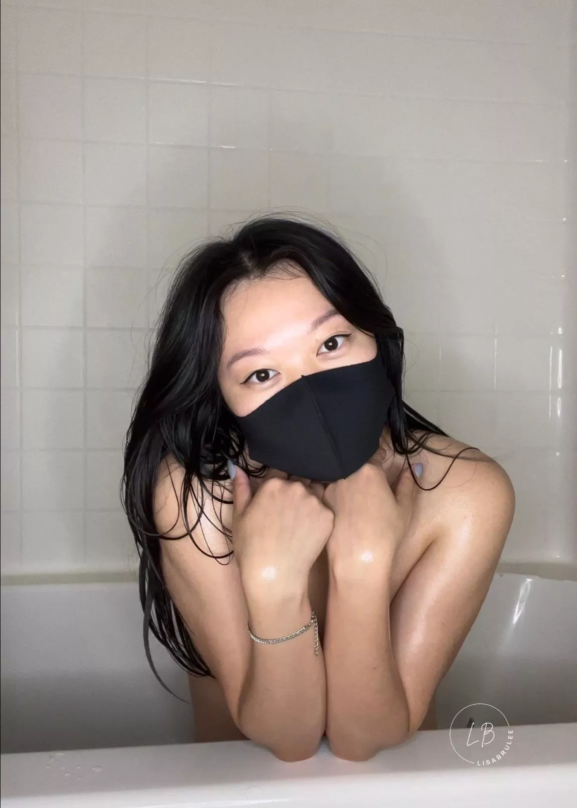 Join me in the tub? 💕