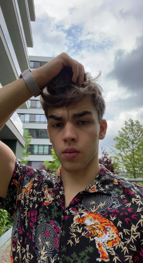 Just a 18 year old wishing you a great day❤️‍🔥