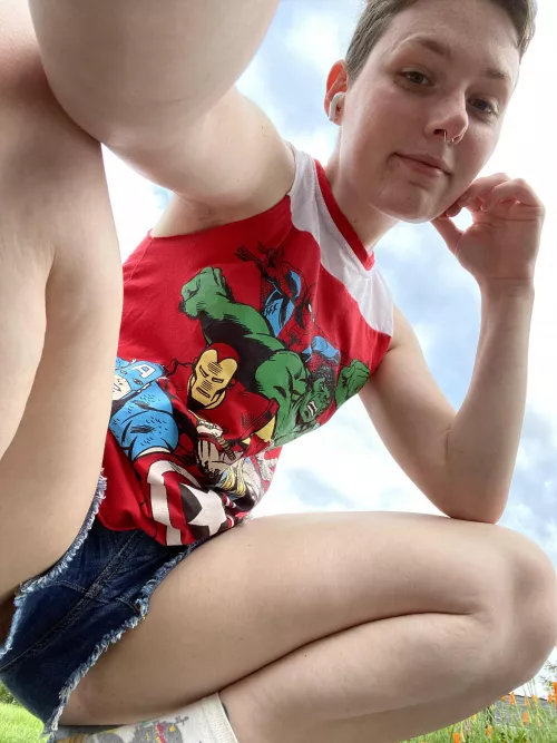 Just a boi who’d like to sit on your face for the day