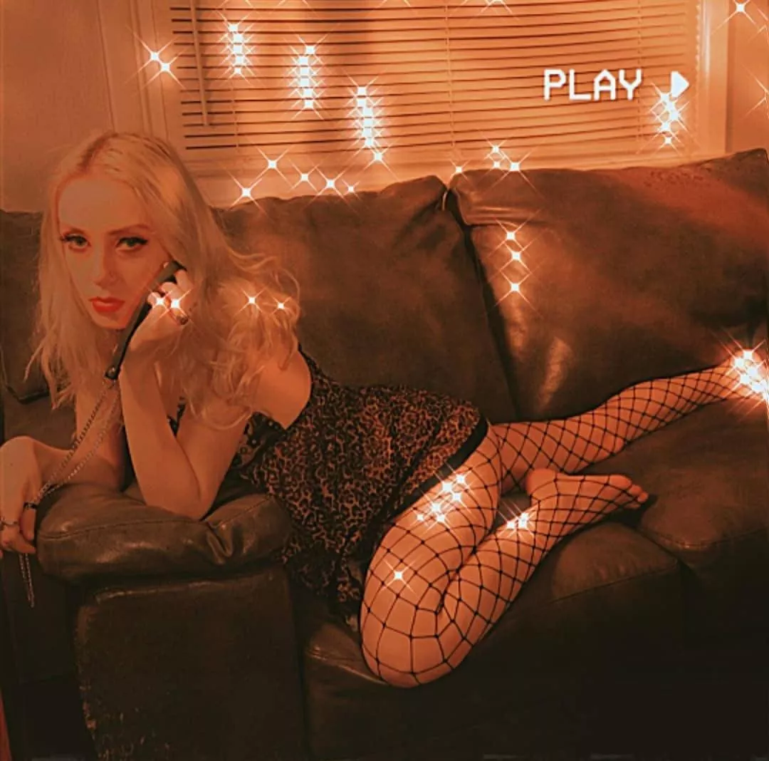 just a bored girl 🖤