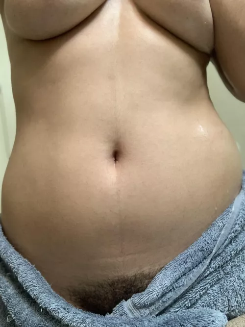 Just a little tease and a good morning from my bush and my fuzzy tummy. Bet you would love for me to take the towel off 😜