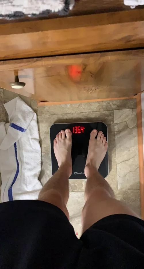 Just a little weigh in😅🦶🏼