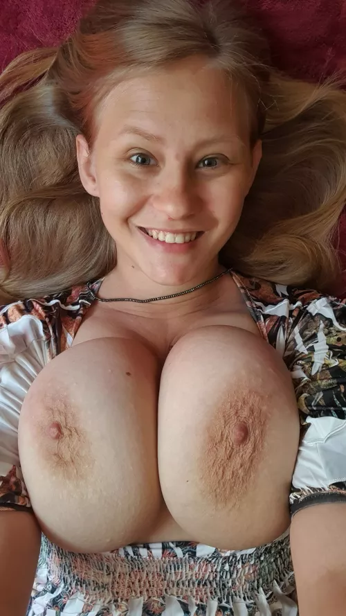 Just a quick photo, yes they are big and springy. Kisses