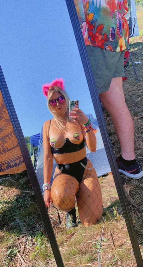 Just a rave baddieπ