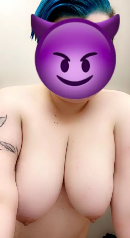 Just broke up with my ex, so new hair and nudes it is 😈