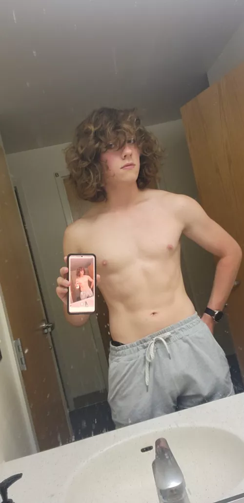 just discovered the lighting in my dorm bathroom