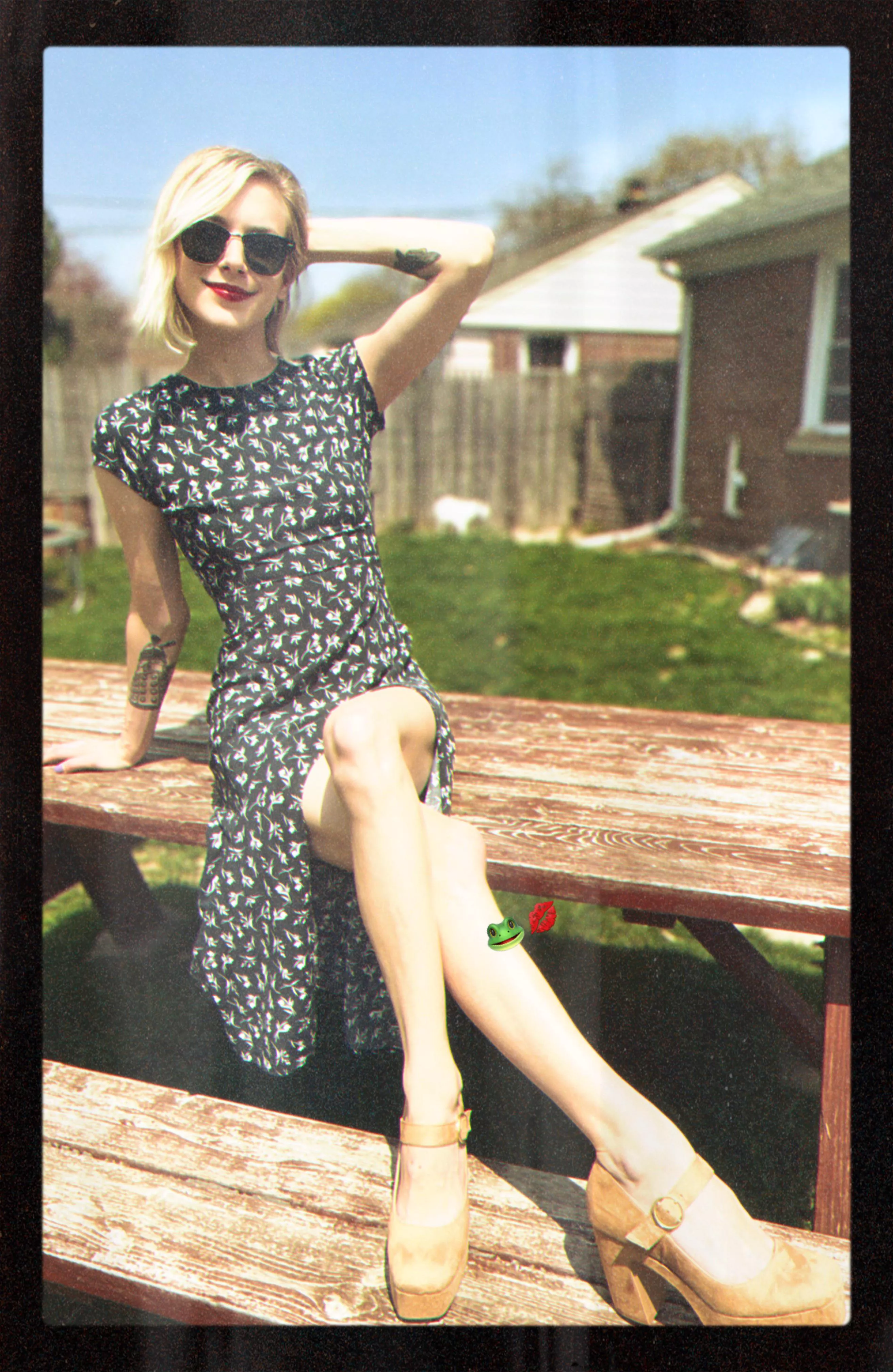 Just enjoying some sunshine in my new dress & pumps. Hope you enjoy your day too 💋