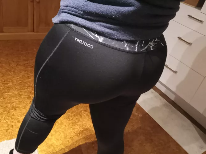 just enjoying training and wearing my yoga pants 🥰