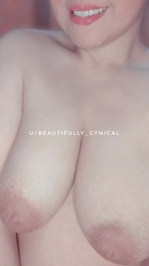 Just grin and bear it on my (f)ourth day. Hope you're having a great morning! 💋