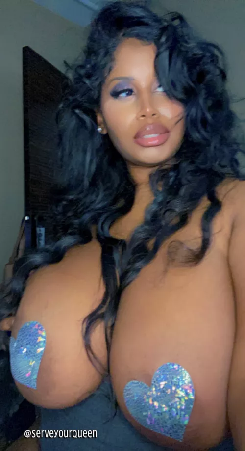 Just here to say, happy Thursday. Hope you think of me :)