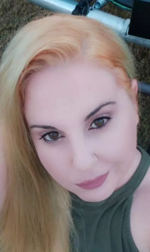 Just look at her 😍 my tiny little cock doesn't deserve her