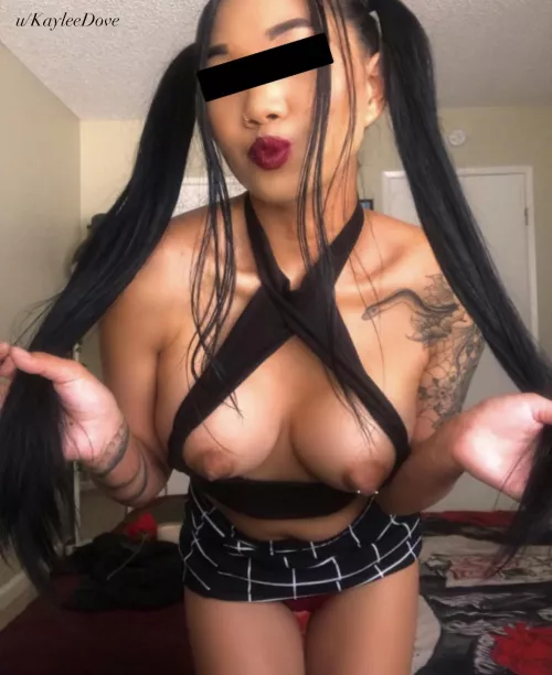 Just looking for someone to force me on my knees & pull on my blowjob handles 😈