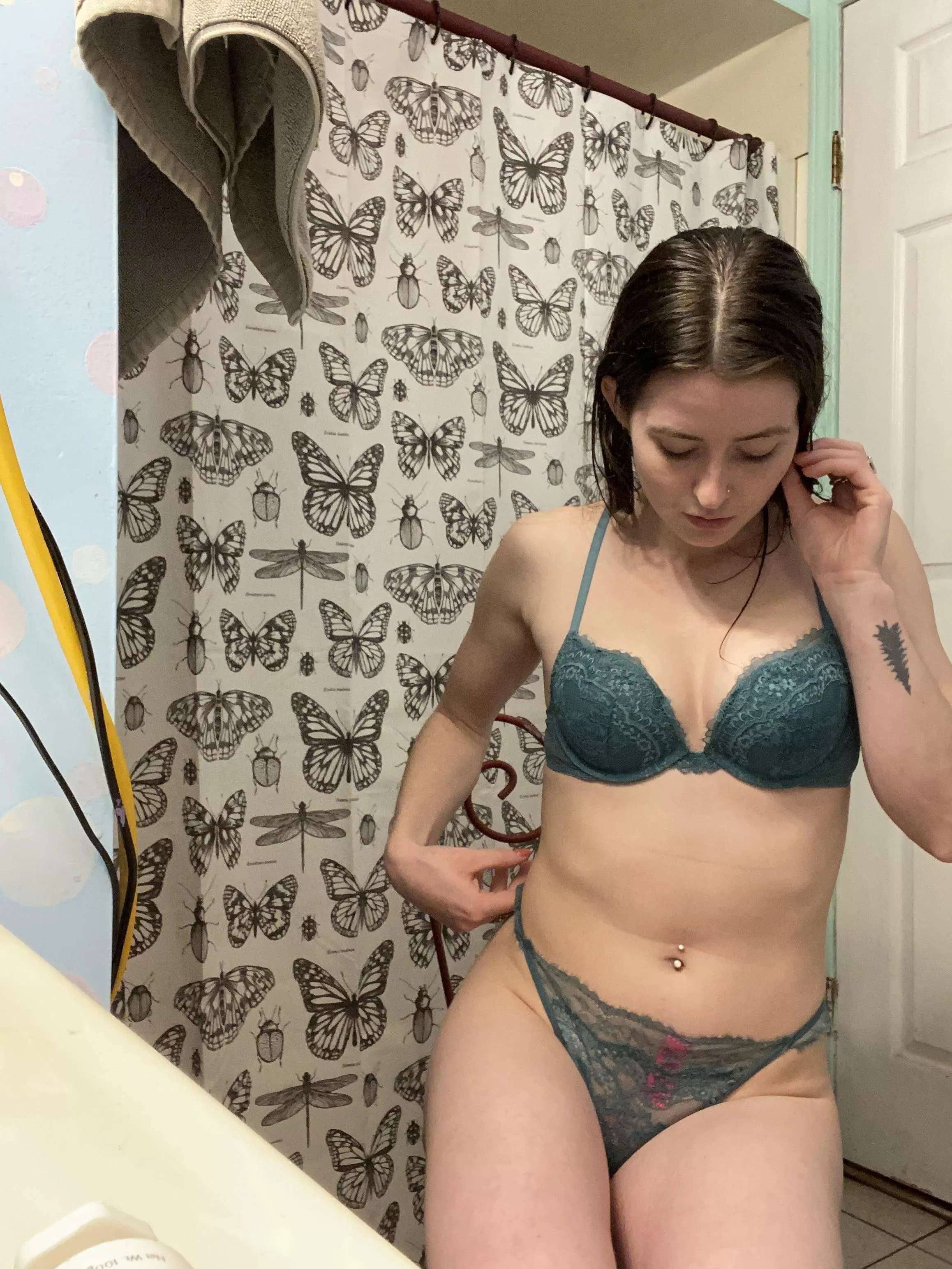 Just out of the shower 💦