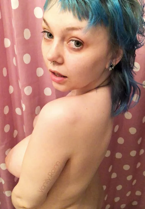 just recently dyed my hair blue 💖