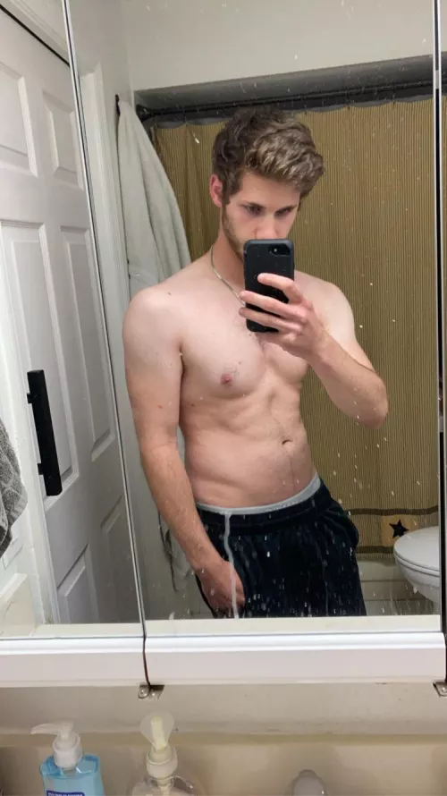 Just started lifting again so a happy flex :)