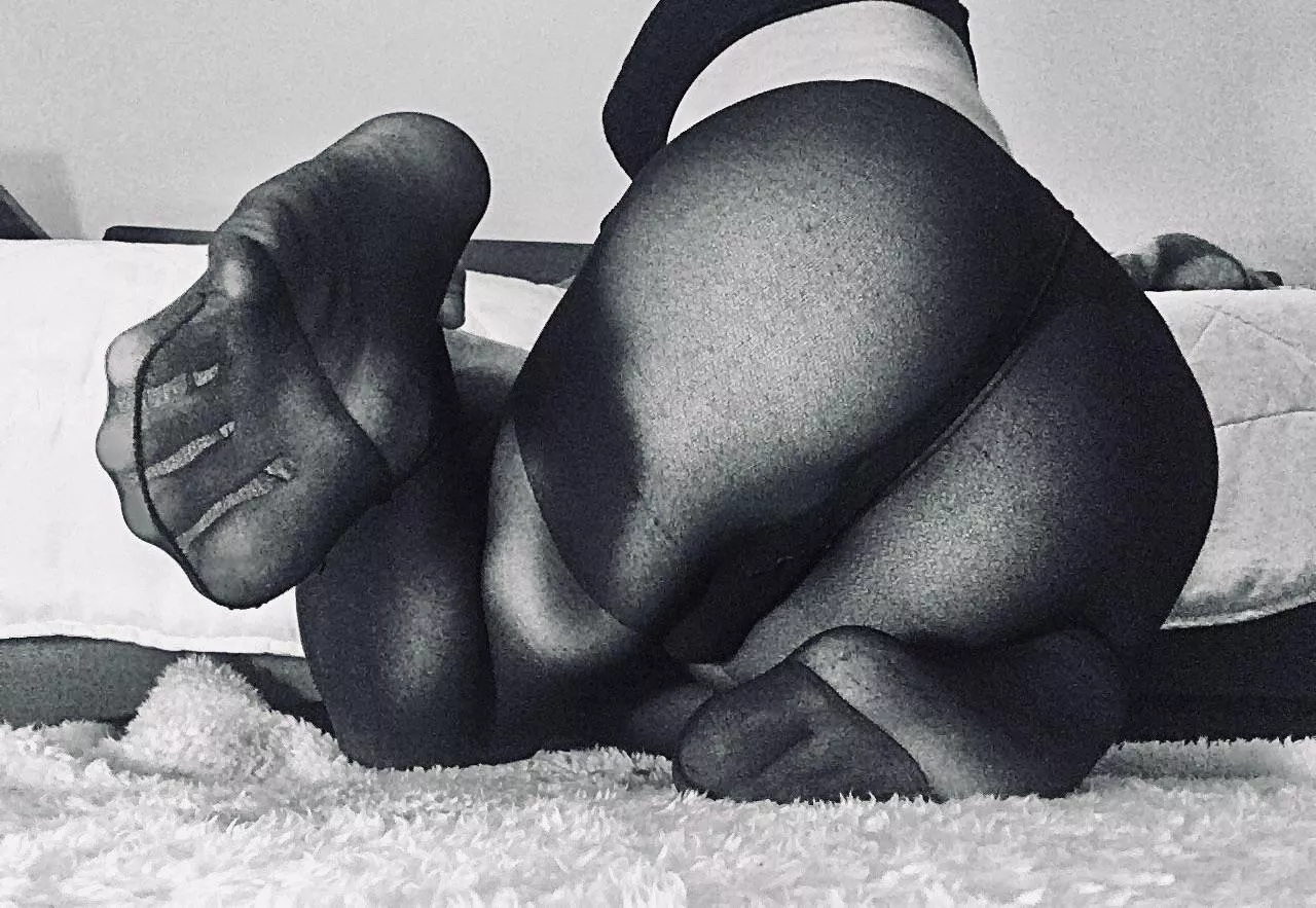 Just took my shoes off 💋 too bad I dont have anyone who could give me a massage Just took my shoes off 💋 too bad I dont have anyone who could give me a massage