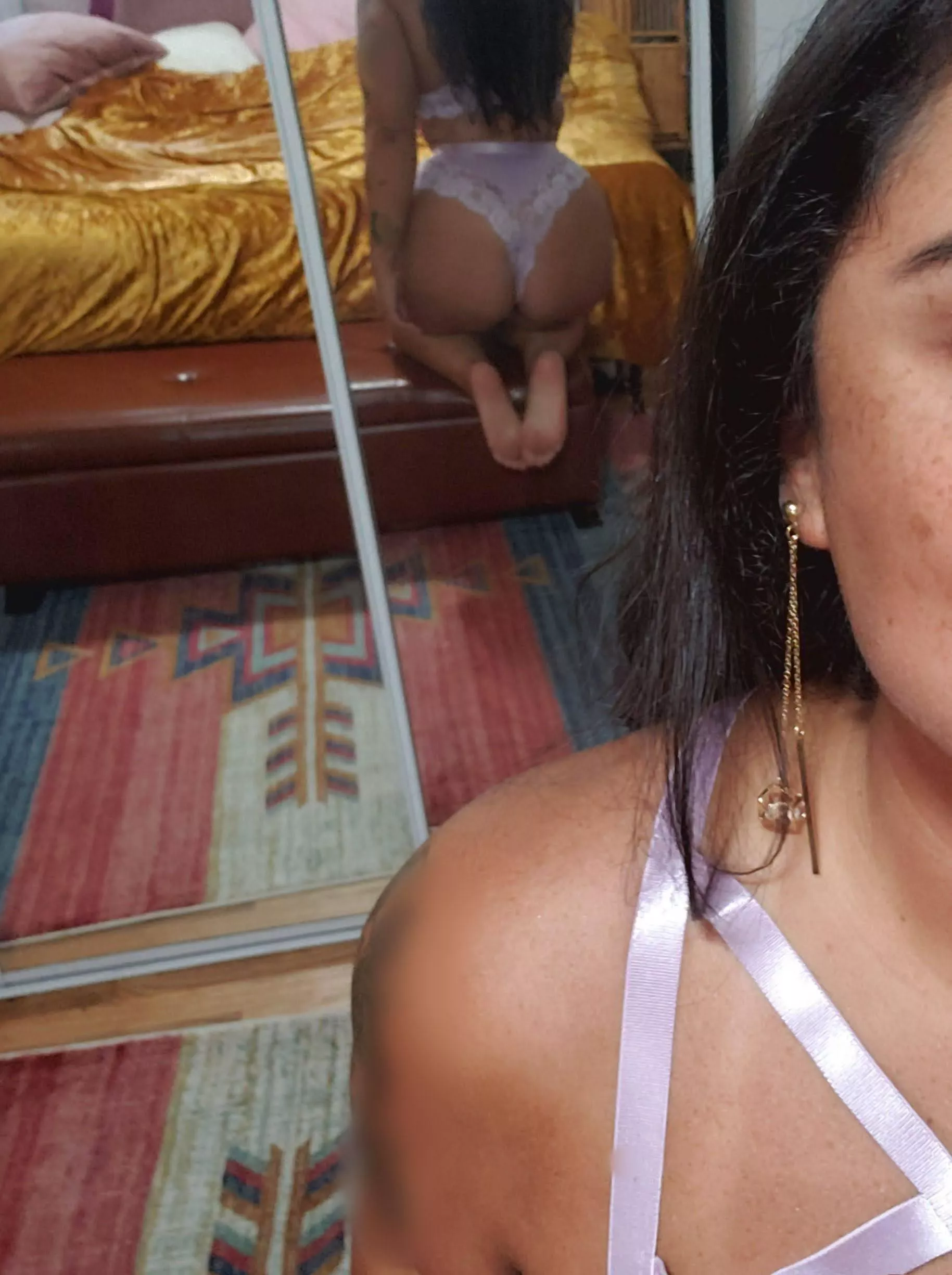 Just want to sit on a pretty face.