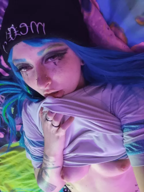 Keep on and your eyes are going to get stuck like that 😏