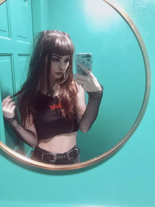KINKY GOTH SLUT ♡ Sub to see me naked and to unlock my solo & b/g vids 👅 Vegan 🌿 Bisexual switch✨ link below!! https://OnlyFans.com/goddessoffxck