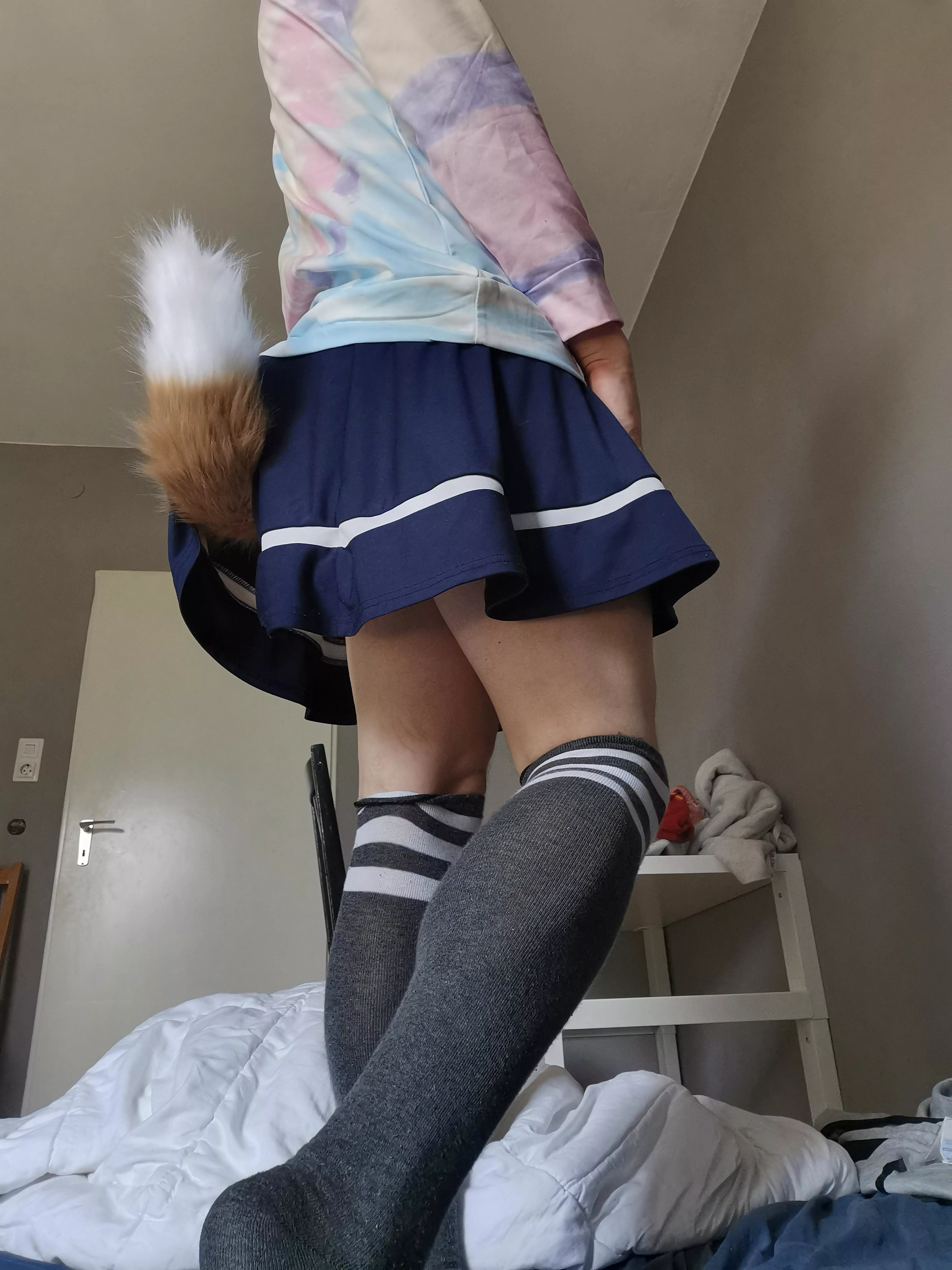 kitsune femboy wishes all a Nice femboy Friday 🤭