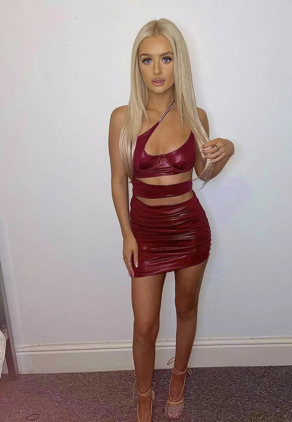 Last one of Enya. Boy she sure knows how to dress