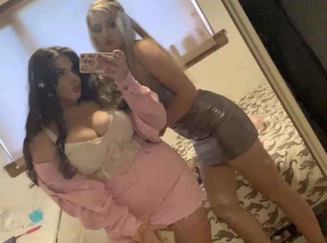 Lauren and Laura 🥵🥵🥵