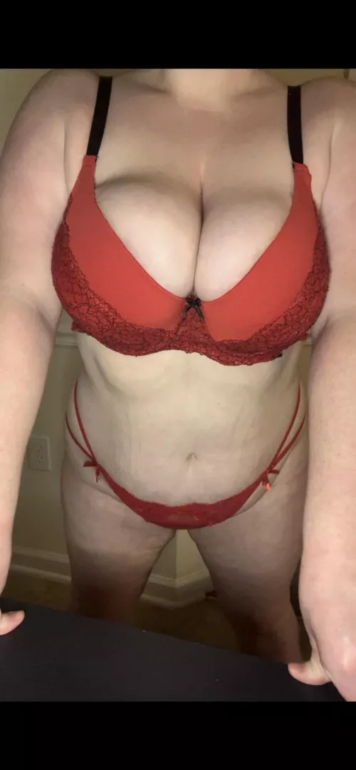 Lay me flat on the table and do what ever you want to my torso 😜