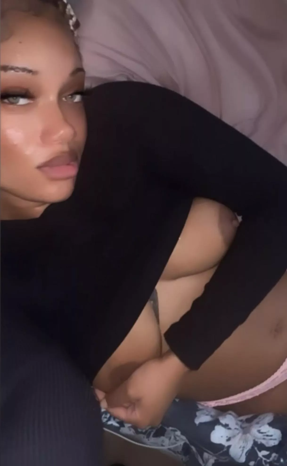 laying here with my n***** tits out wishing I had a bwc on these n***** lips of mines 🥰👅 WICKR// FineAssSub laying here with my n***** tits out wishing I had a bwc on these n***** lips of mines 🥰👅 WICKR// FineAssSub