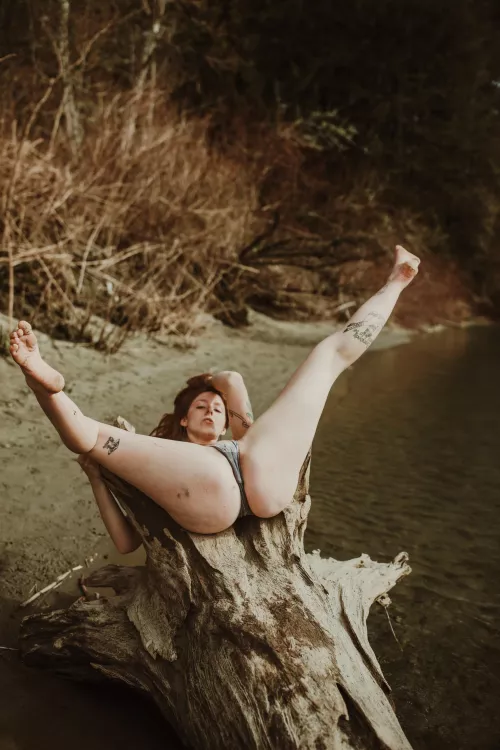 Legs spread wide for Gaia 🌊