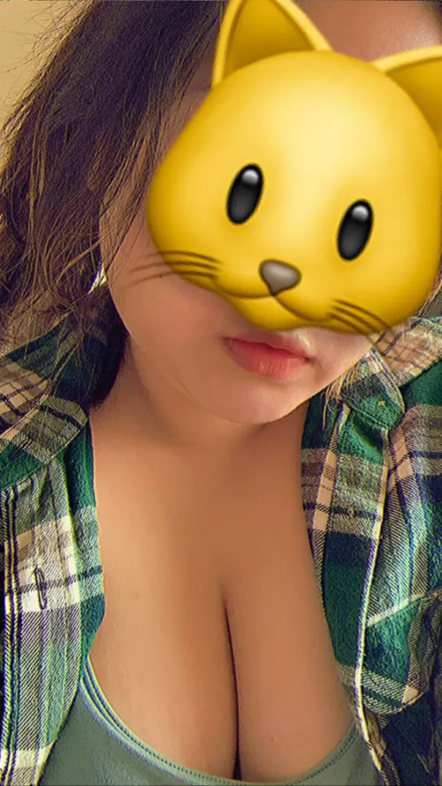 Let me be your kitty😘
